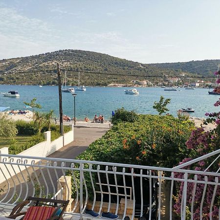 Apartments Srdan Vinišće Buitenkant foto