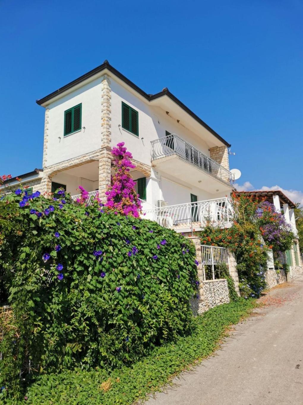 Apartments Srdan Vinišće Buitenkant foto