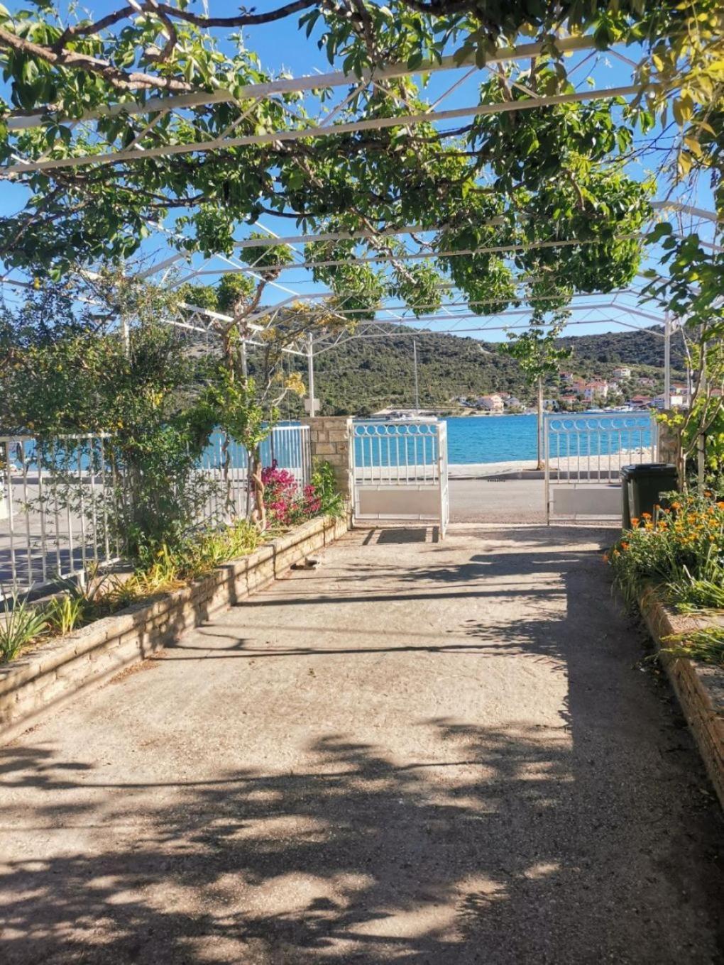 Apartments Srdan Vinišće Buitenkant foto