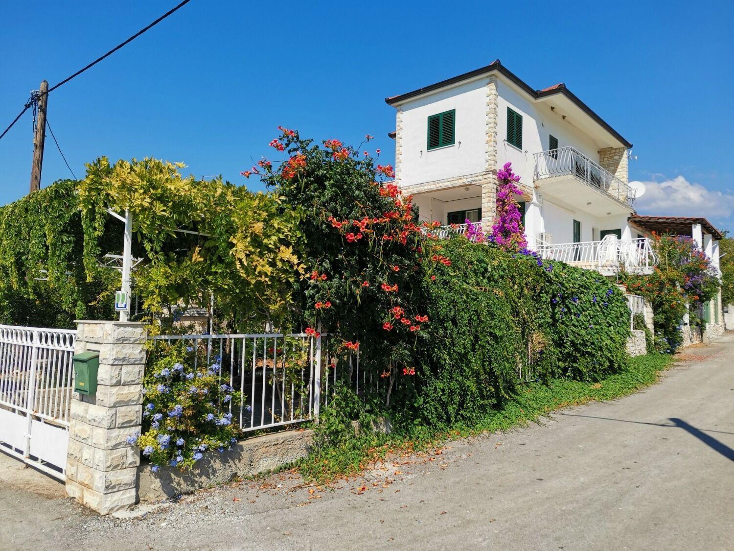 Apartments Srdan Vinišće Buitenkant foto